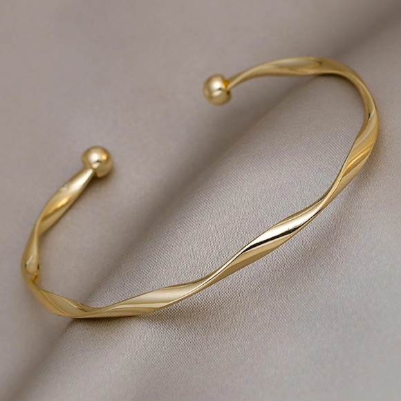Fashion Twisted Cuff Bracelet Gold Tone - Picture 2 of 5